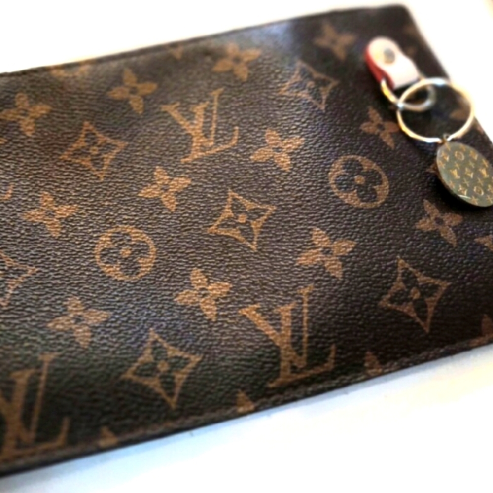 Louis vuitton Monogram pouch bag